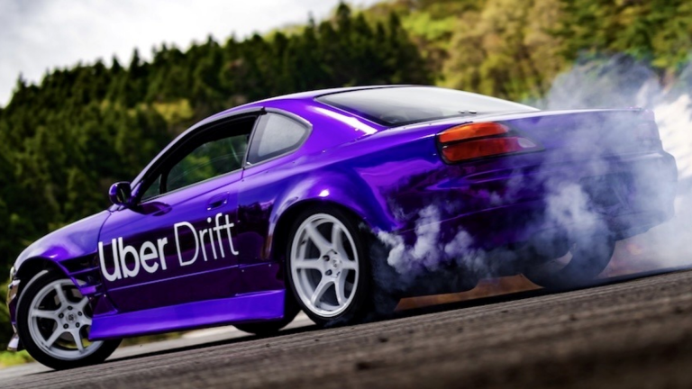Uber lan&ccedil;a experi&ecirc;ncia radical de drift no Jap&atilde;o